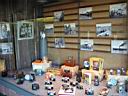IMG_0516.JPG: Ukiah: Photo store window - Fotobutik vinduesudstilling